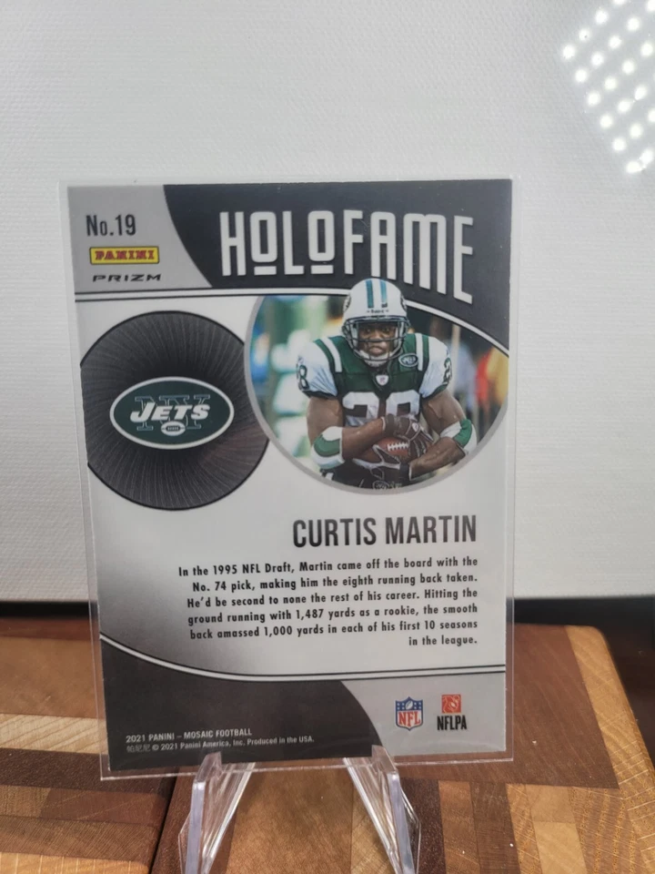 2021 Panini Mosaic Football Curtis Martin #19 Green Reactive Holo Fame - Image 2 of 2