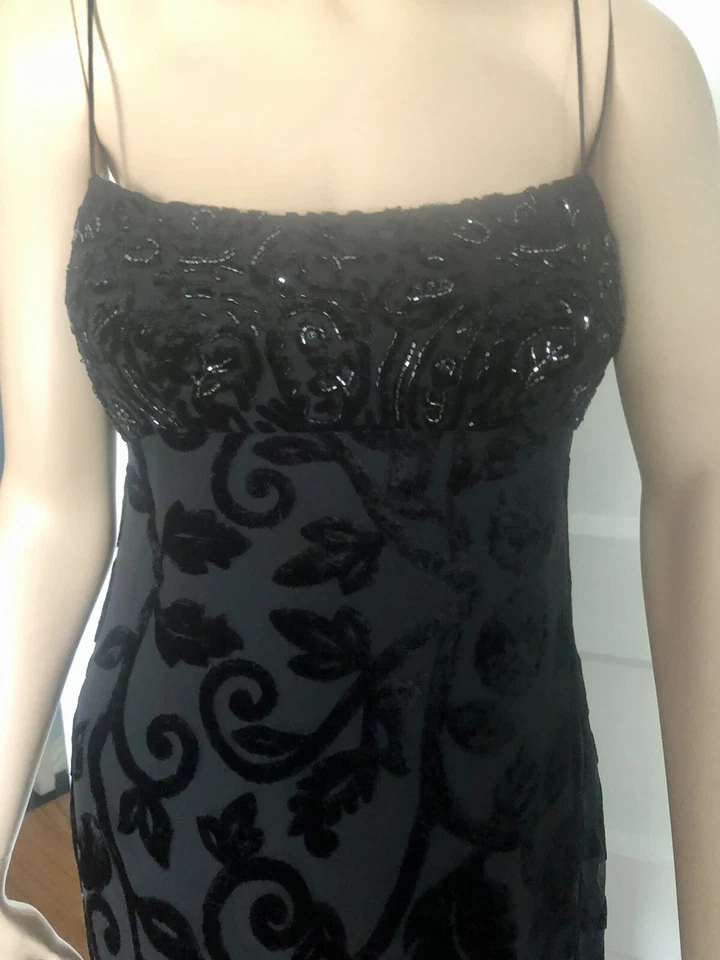 Vestido Kay Unger negro con cuentas/lentejuelas con terciopelo quemado talla 4 usado en excelente estado Foto 3 de 4