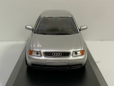 Mercedes W123 T silver (Maxichamps) 1:43