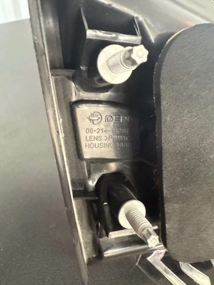 Luz trasera lado pasajero para Mitsubishi Outlander Sport/RVR 2013-2019 | CAPA Foto 2 de 3