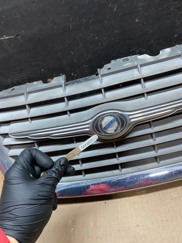 Chrysler 300M 1999 a 2004 parrilla superior delantera OEM U0110 DG Foto 4 de 4