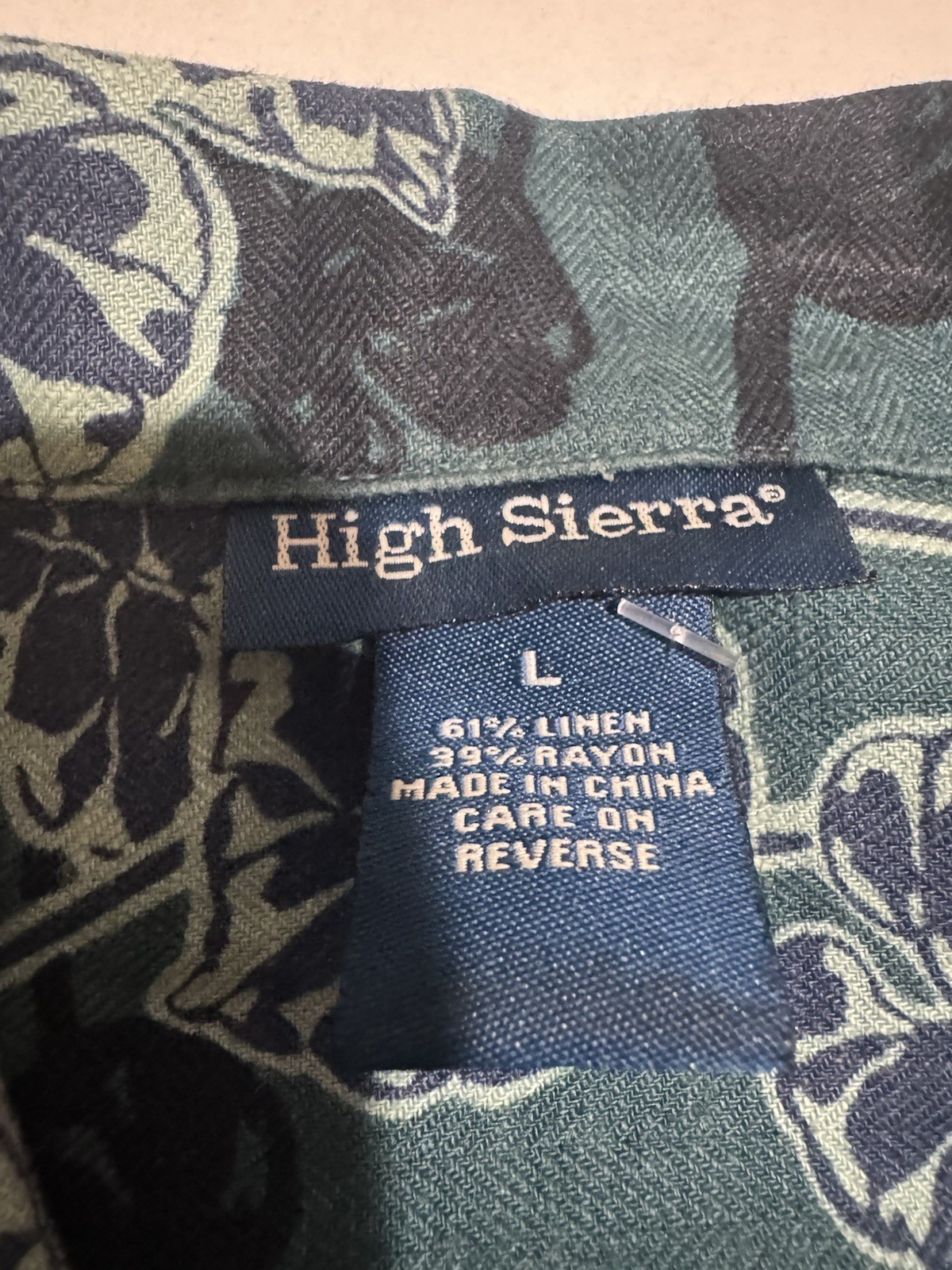 VTG High Sierra Leaf Patterned SS Button Down Dre… - image 3