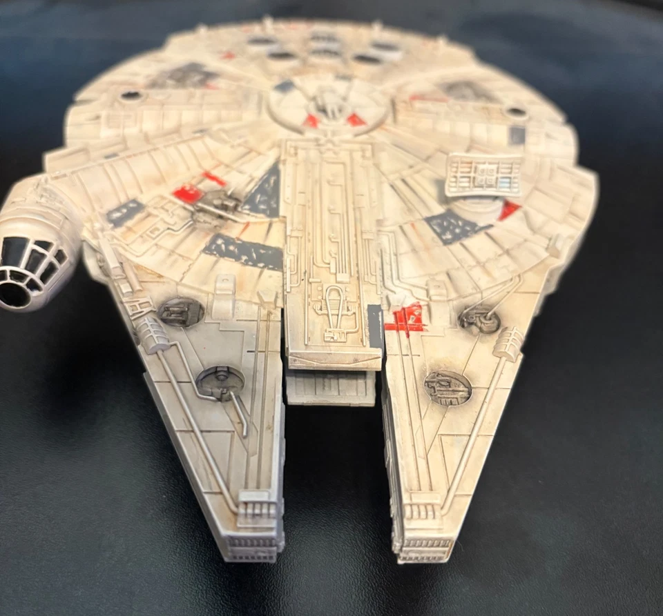 Star Wars Millennium Falcon (Revell) – Painted w/ Lights & Sound FX – Display - Image 2 of 4