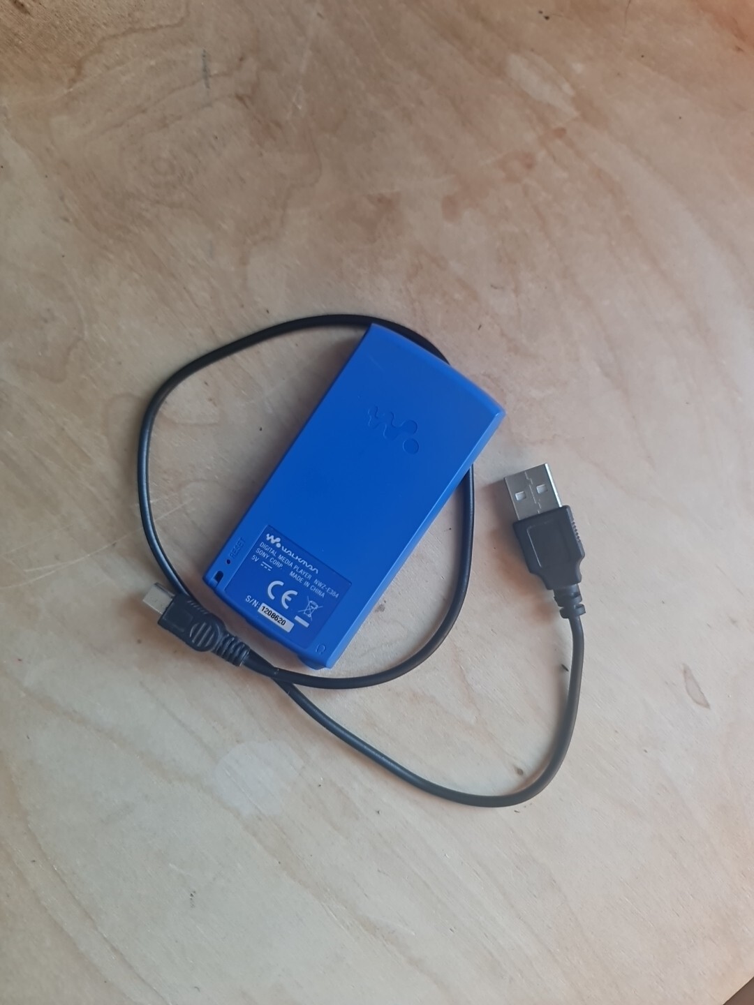 Sony Walkman NWZE384 Blue (8GB) Digital Media Player 4905524944167 eBay