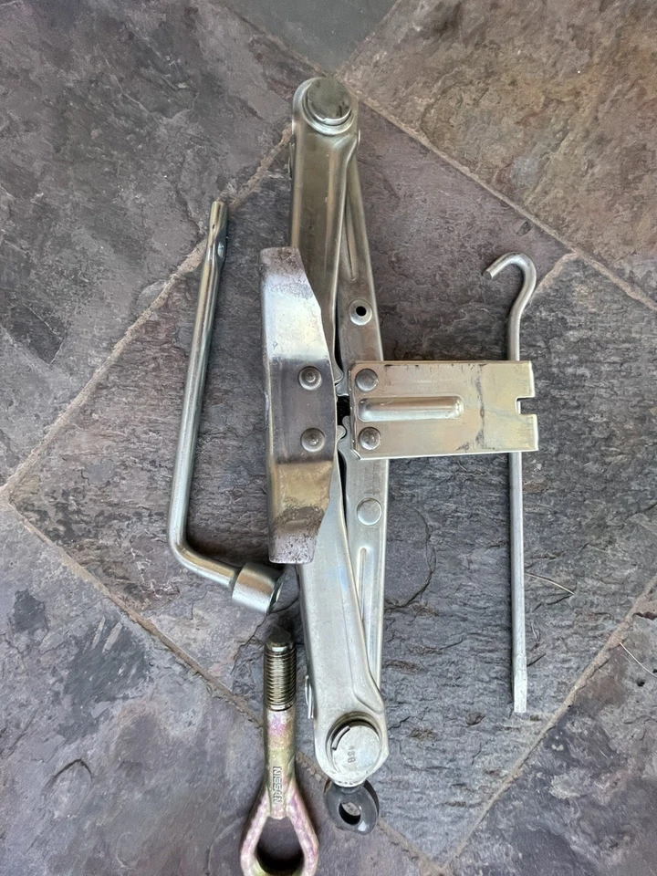 Macaco Nissan Rougue Murano 2008-2014 com ferramentas de chave fabricante de equipamento original - Imagem 4 de 4