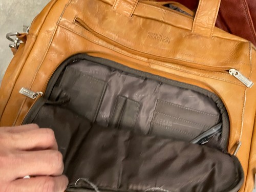 Kenneth Cole Reaction brown leather flap over messenger bag - Picture 5 of 11