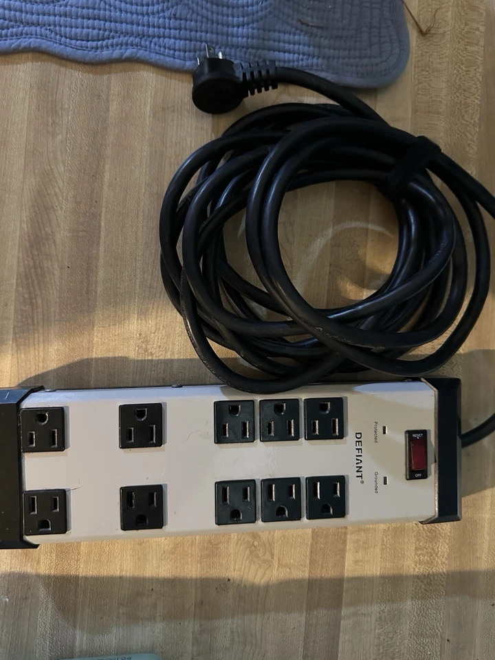 Tira de alimentación de 10 grifos reubicable desafiante modelo YLPT-46 Foto 2 de 3