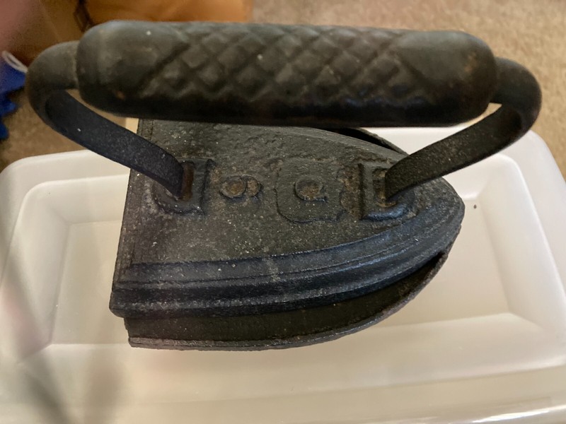 Small Cast Iron Pressing Iron with Stand