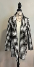 Black white houndstooth blazer with button closure and pockets. XS. Preppy