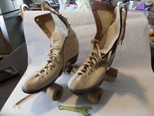 Official ROLLER DERBY White Leather Roller Skates - Wood Wheels  Case - Size 6