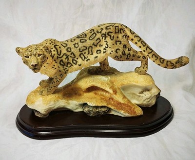 Country Artists Schneeleopard Berggeist Figur Wildtiere Katze Skulptur