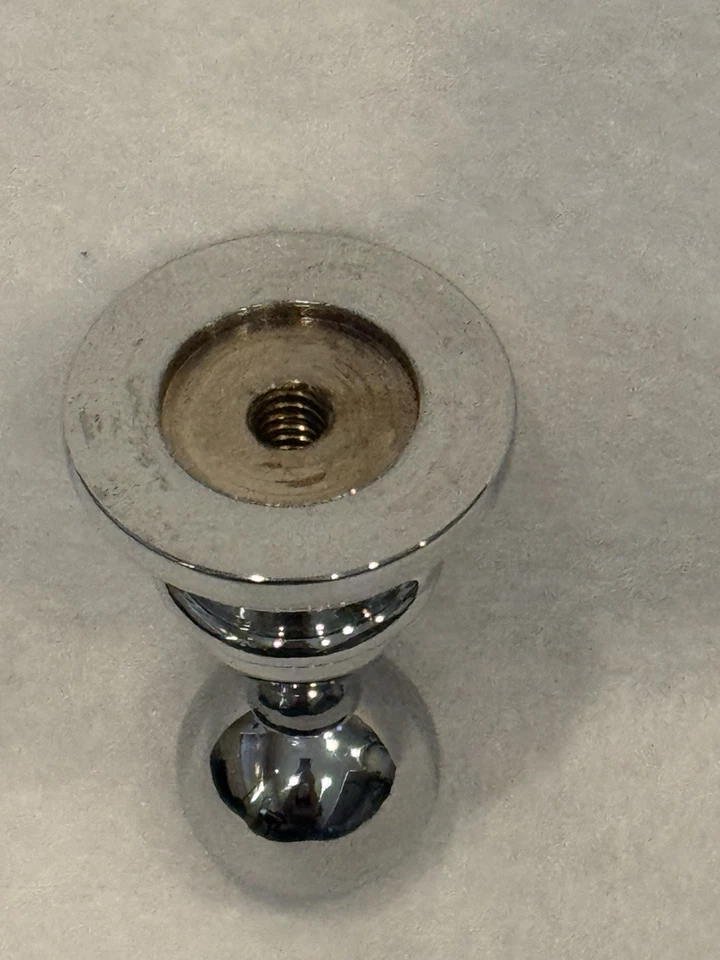 Gancho para bata Baldwin cromado premium Foto 3 de 4