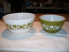 Pair of Vintage Pyrex Crazy Daisy Green White Mixing Bowls #401 402