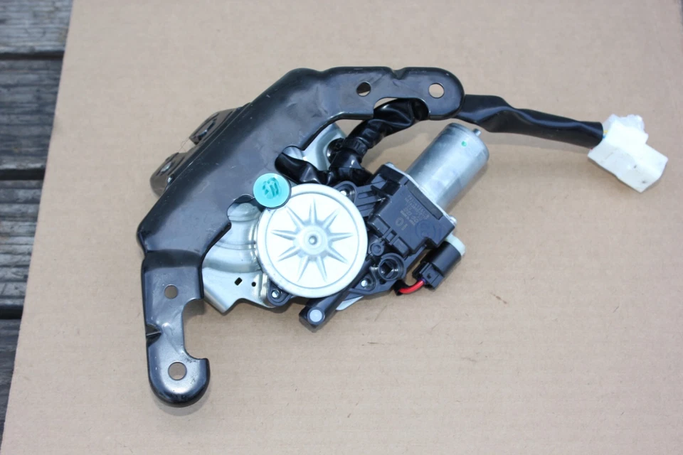 LEXUS RX350 RX450H PUERTA TRASERA PUERTA LEVADIZA MOTOR ELÉCTRICO BLOQUEO PESTILLO ACTUADOR FABRICANTE DE EQUIPOS ORIGINALES 2016-22 Foto 4 de 4