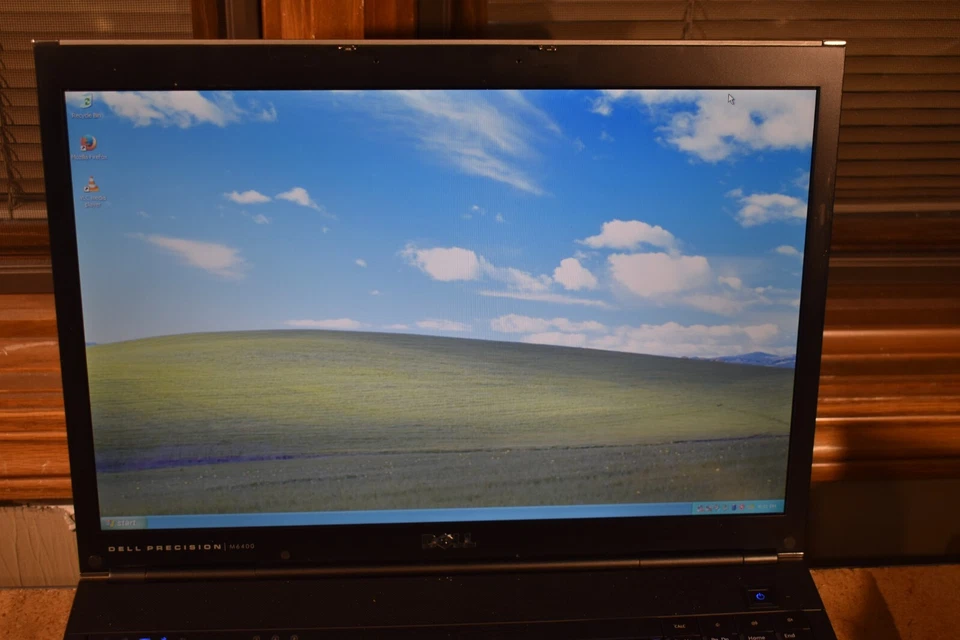 Мобильная рабочая станция Dell Precision M6400 17 дюймов Windows XP Pro NVidia Quadro 3700M - Изображение 2 из 4