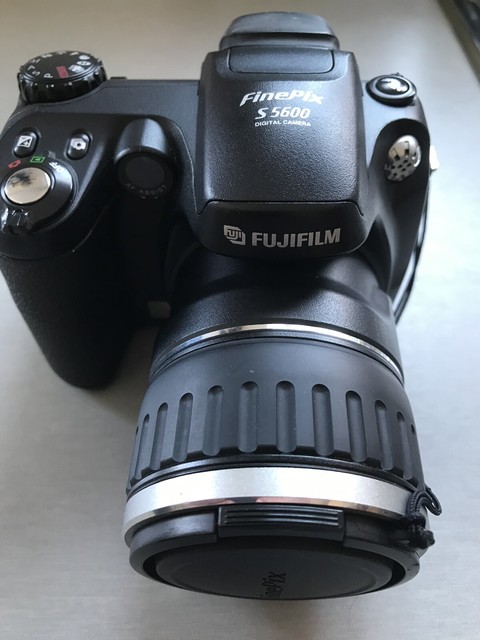 fujifilm finepix s5600 digital camera