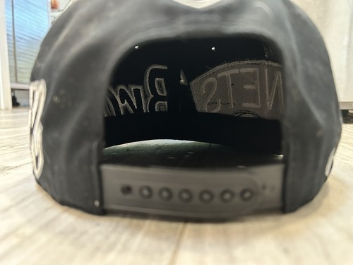Brooklyn NETS `47 Marca Limpieza Gorra Ajustable SnapBack Gorra Blanco y Negro NBA - Imagen 7 de 11