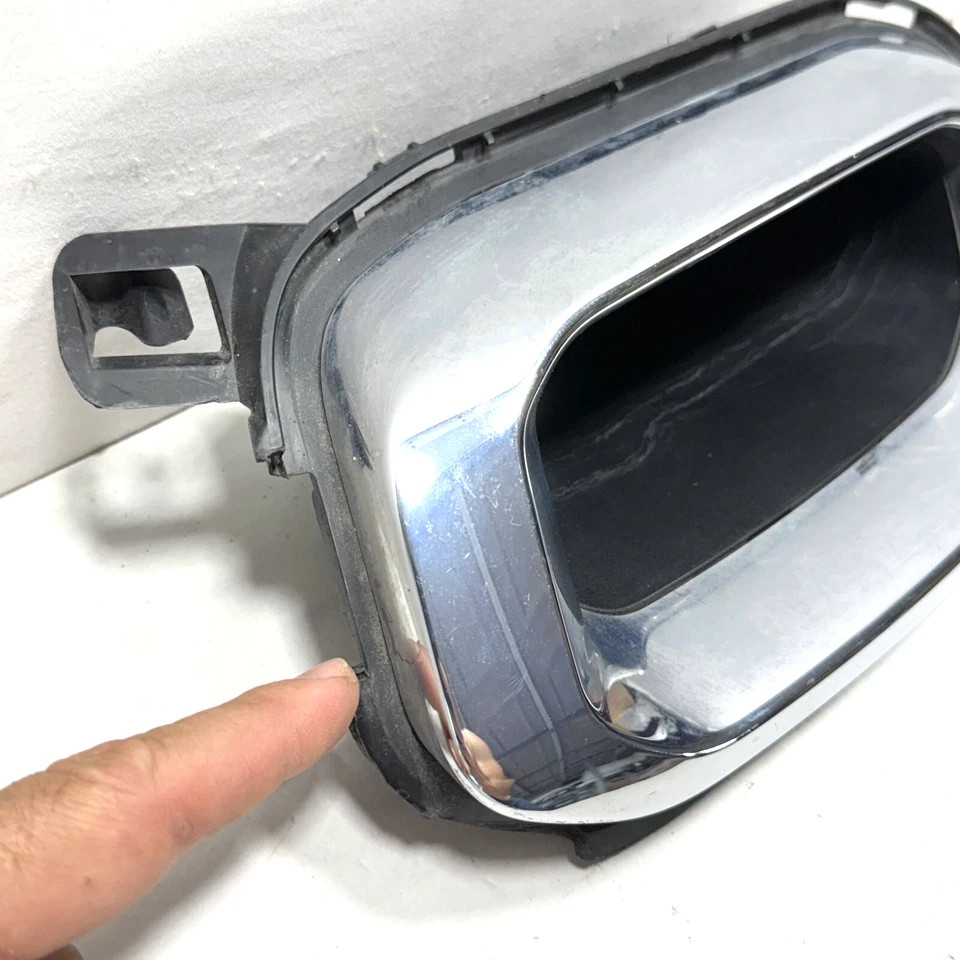 Tapa de escape lateral izquierdo cromada OEM 2020-2025 MERCEDES-BENZ GLE A1678856700 Foto 3 de 4