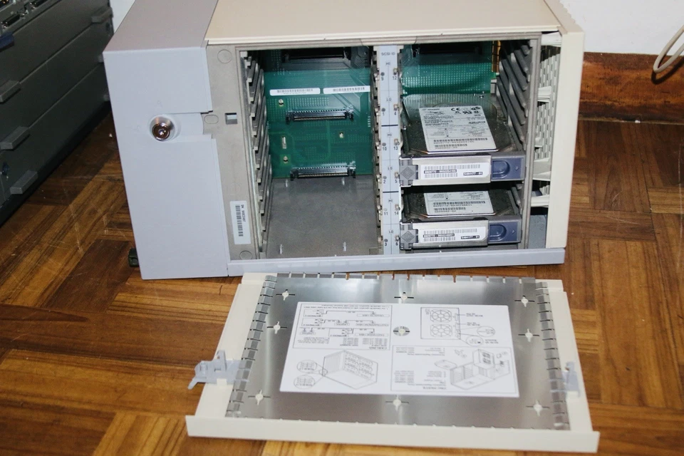 Caja de disco duro Sun 711 ULTRA SCSI 12 bahías 599-2061-01 con (2) SUN 5404177-01 - Imagen 3 de 4