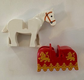 2 Lego Castle Lion Knights: 6021 JOUSTING KNIGHTS & 6039 TWIN ARM LAUNCHER- 100%