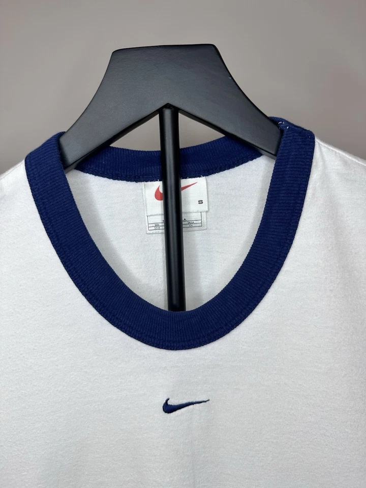 Patinador Swoosh Central Bordado Pequeño Para Mujer NIKE De Colección Años 90 Hecho en EE. UU. Foto 3 de 4