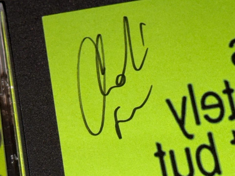 Charli XCX BRAT AND ITS COMPLETELY DIFFERENT BUT ALSO STILL BRAT SIGNED ART CARD — 第 3/4 张图片