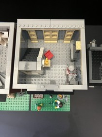 Retired LEGO 10218 Creator Expert Modular Buildings Pet Shop W/Manuals, Complete