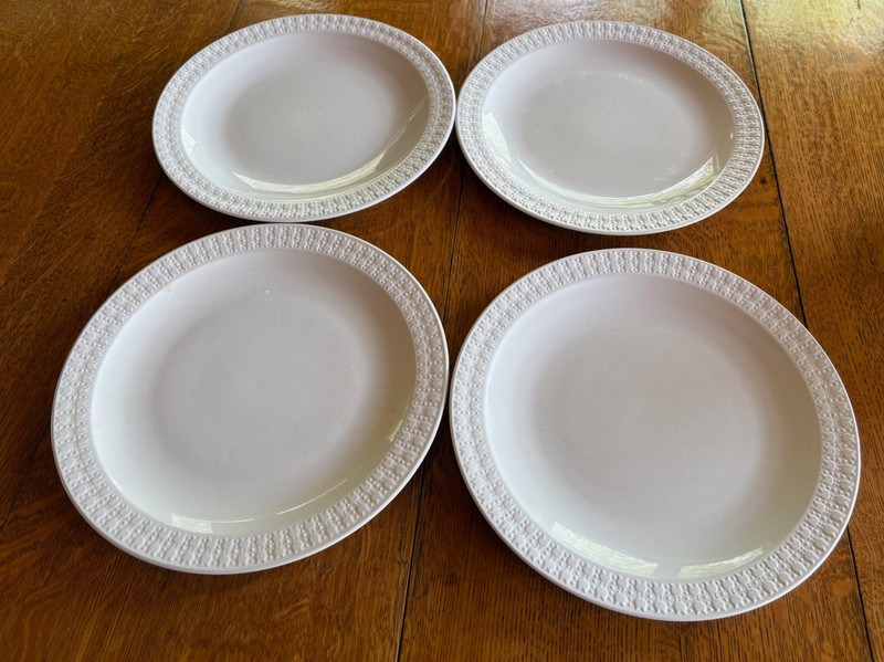 VINTAGE CENTURA BY CORNING PYROCERAM SCULPTED TULIP EMBOSSED RIM-4 DINNER PLATES