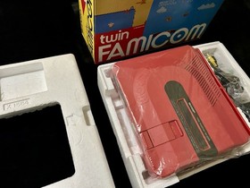 SHARP TWIN FAMICOM NES CONSOLE COMPLETE AN-500R SUCH AN AMAZING RARE COOL SYSTEM
