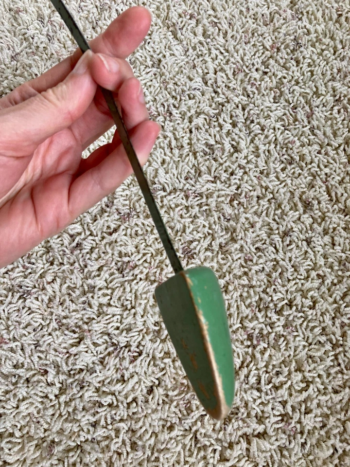 Camilla molde madera verde y metal forma de inserción de árbol de zapatos antigua vintage Foto 4 de 4