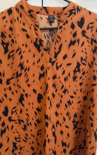 Blusa de manga corta mediana inspirada en estampado de leopardo SHEIN para mujer - Imagen 3 de 6