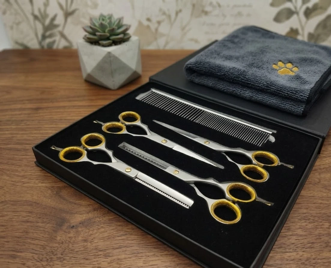 Pet Grooming Scissors & comb - Straight, Curved, Chunker, Thinner - 5Pc gift Box
Opens in a new wind