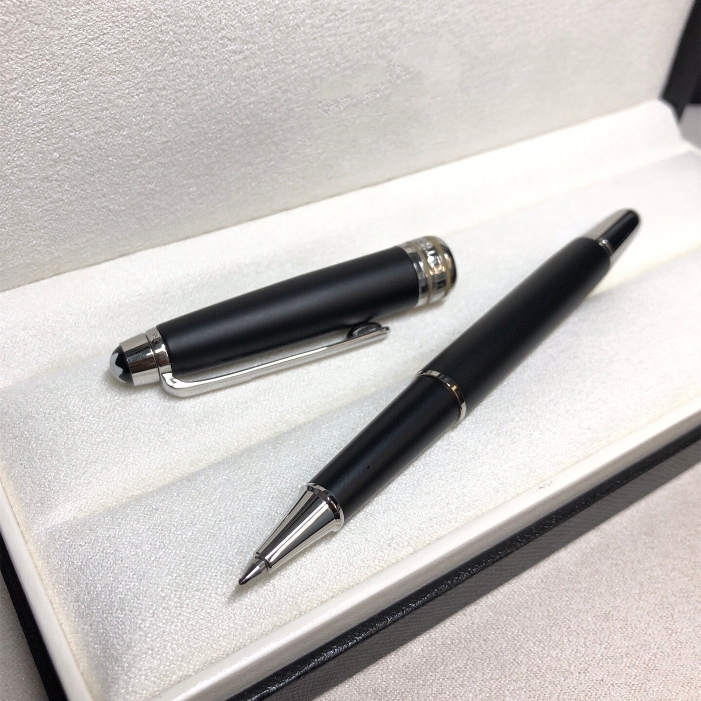 Deluxe Metal Series Matte Black - Silver Clip 0.7mm Rollerball Pen No Box