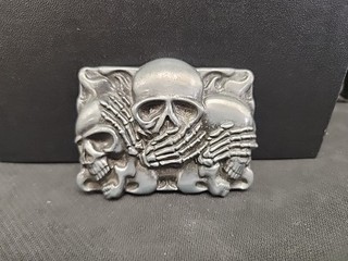 XE19172 VINTAGE 2000s HEAR NO EVIL SPEAK NO EVIL SEE NO EVIL BELT BUCKLE