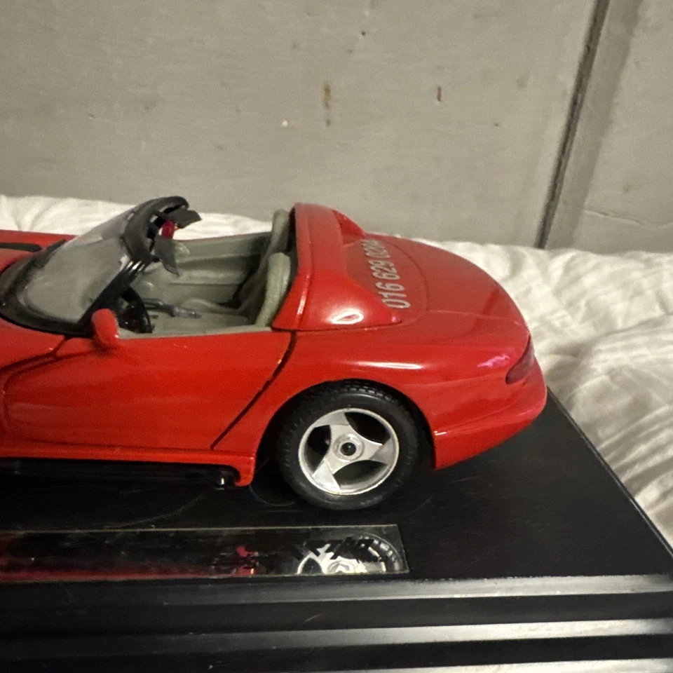 Coche BBURAGO Dodge Viper RT/10 rojo diecast escala 1:18 V-10 Santa Msria Veícules Foto 3 de 4
