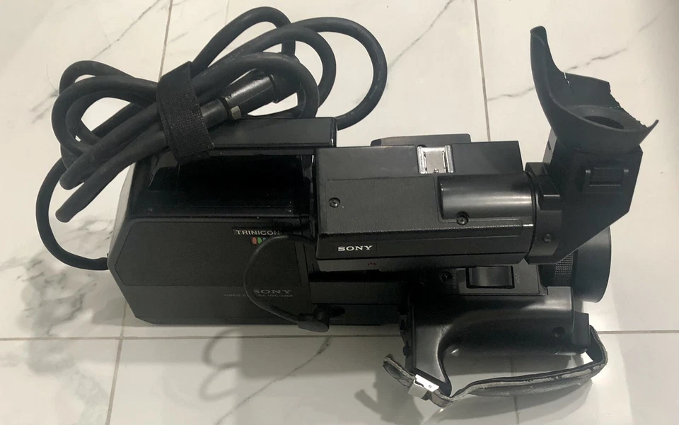 Vintage Sony HVC-2200 Trinicon Professional Video Camera - Untested - Image 2 of 3
