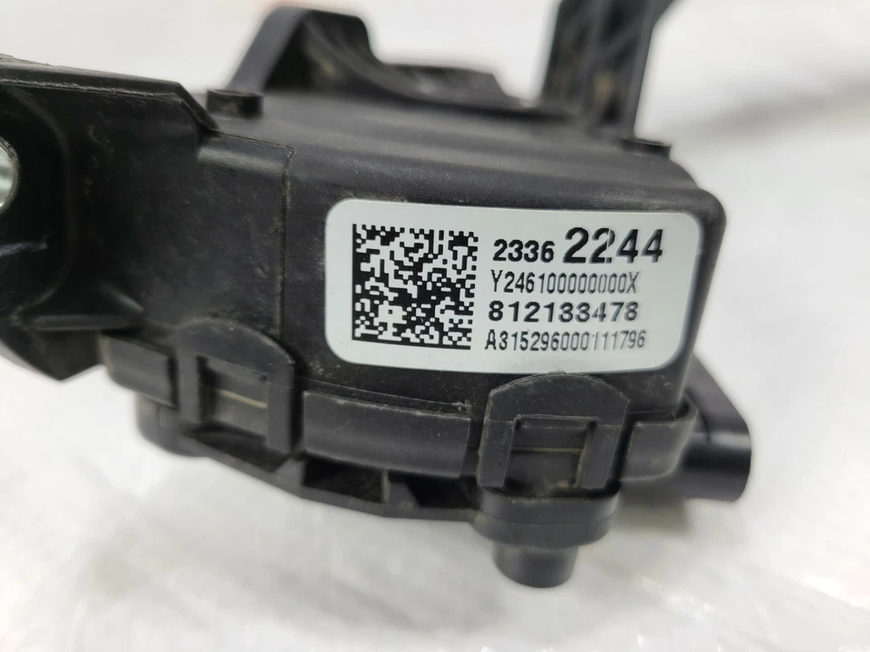 2016 GMC Sierra 1500 Accelerator Gas Pedal Sensor OEM 23362241 - Image 4 of 4