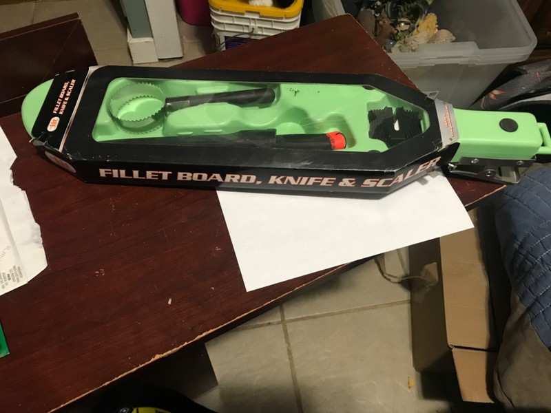Illinois Industrial Tool Fisherman Fillet Board, Knife, Scaler kit