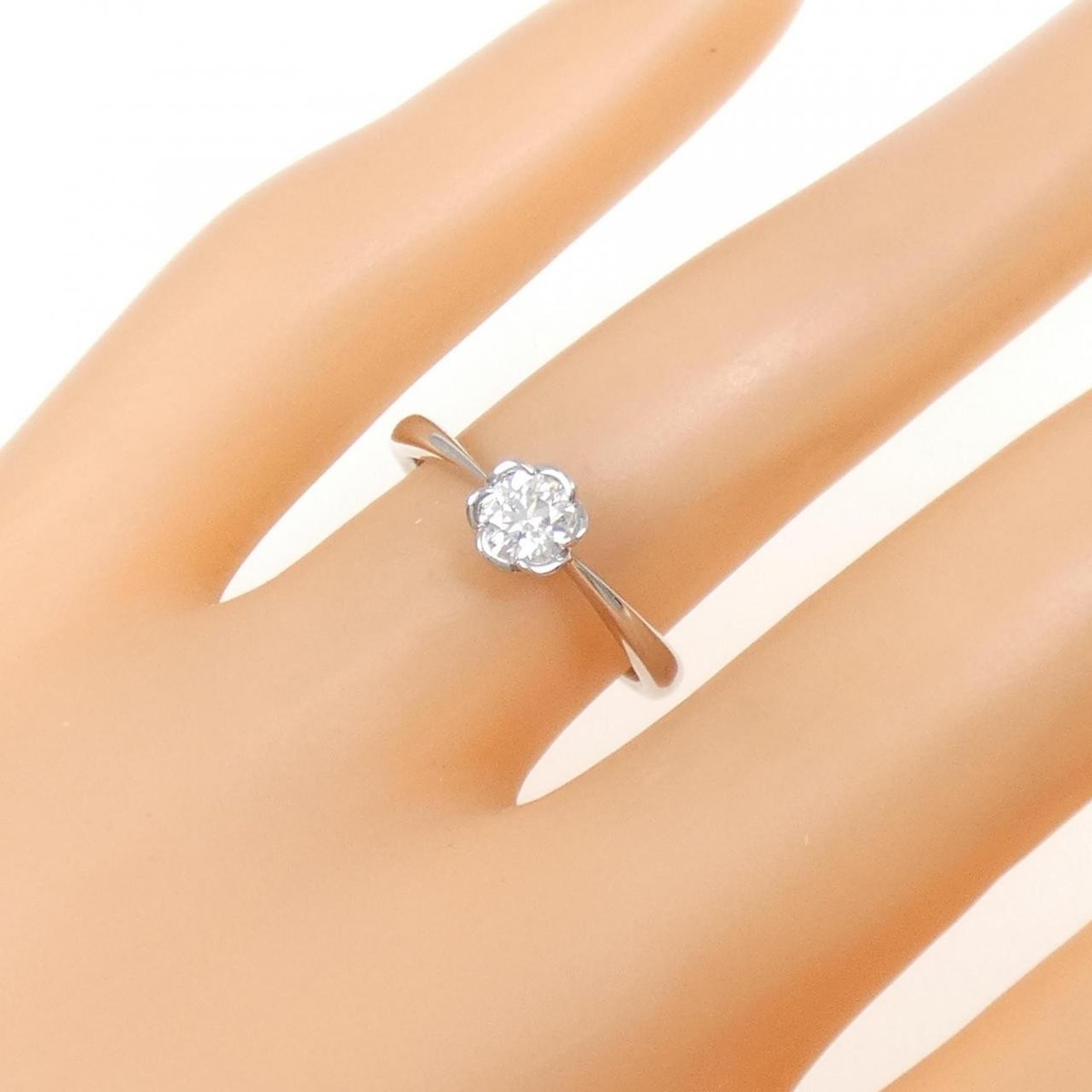 Authentic PT900 Flower Diamond Ring 0.308CT #260-007-552