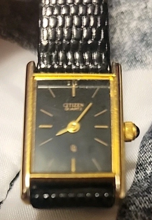 Citizen Quartz watch with a rectangular gold-tone… - image 1