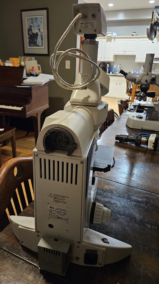 Microscopio de contraste de fase Leica DMLB - 5x 10x 40x 100x objetivos, cámara, escenario Foto 3 de 4