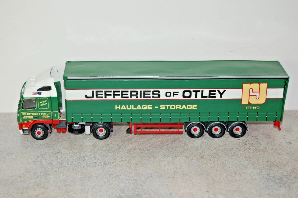 CORGI CC12416 VOLVO FH GLOBETROTTER CURTAINSIDE JEFFERIES OF OTLEY - Image 4 of 4