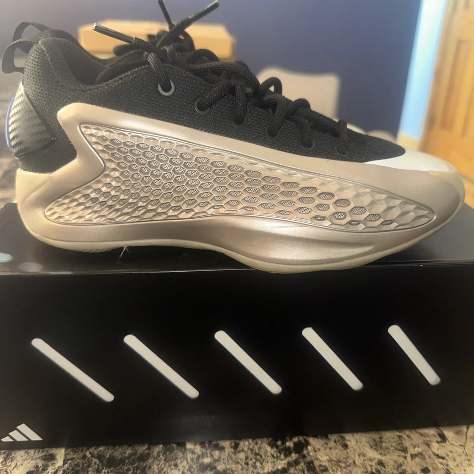 Adidas AE 1 J Low Basketball Sneaker Shoes Champagne Metallic Kid's Sz 5 Used - Image 2 of 4