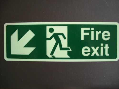 £2.94 Fire Exit Sign down left, 300x100 Photoluminescent Rigid - 第 1/1 張圖片
