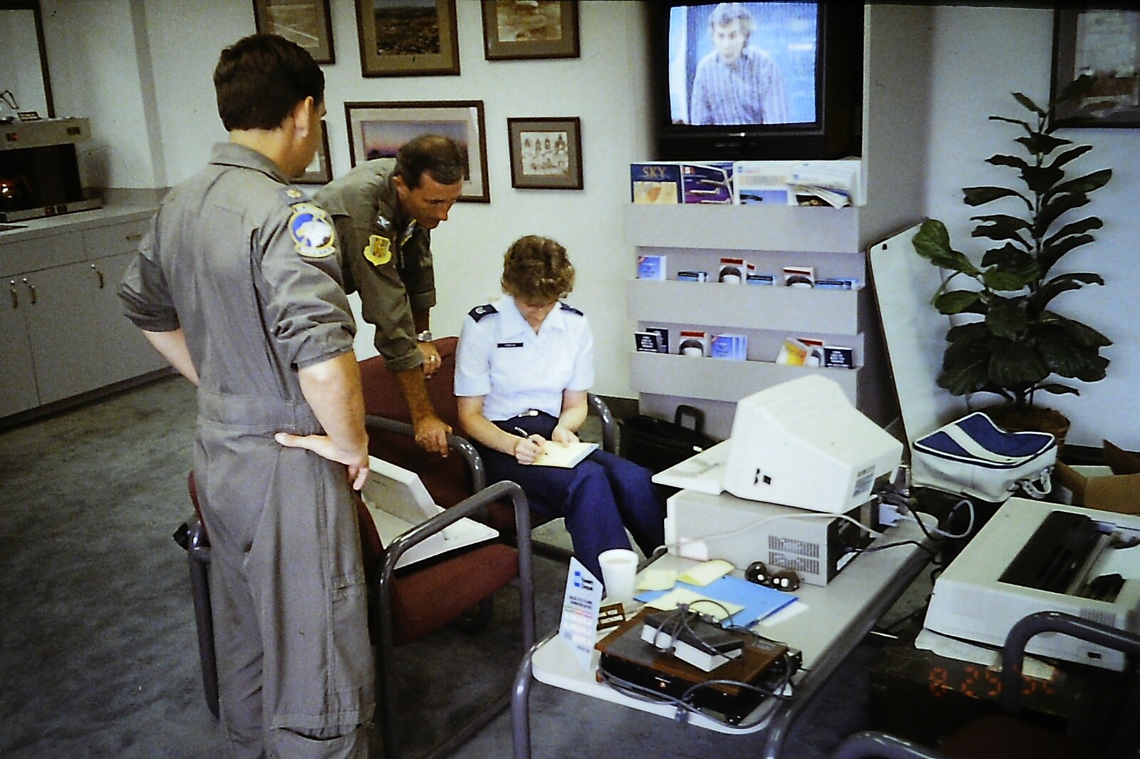 1992 United States Air Force Office Meeting Vintage 4x6 Photo Reprint Soldiers