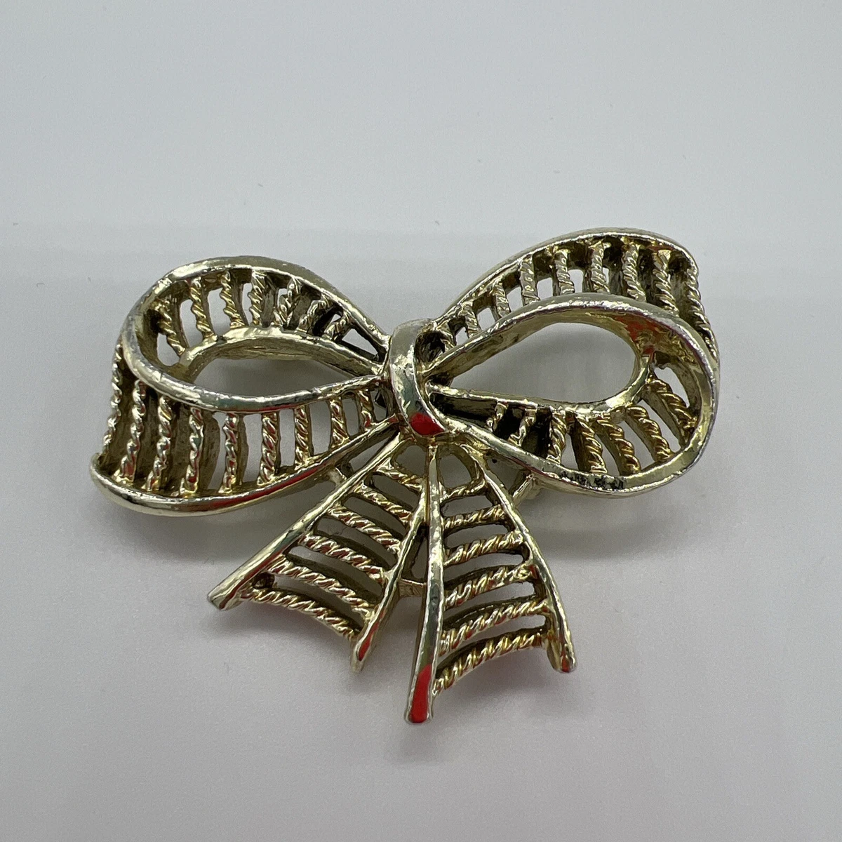 Vintage GERRY S Bow Brooch Gold Tone Pin Great condition eBay
