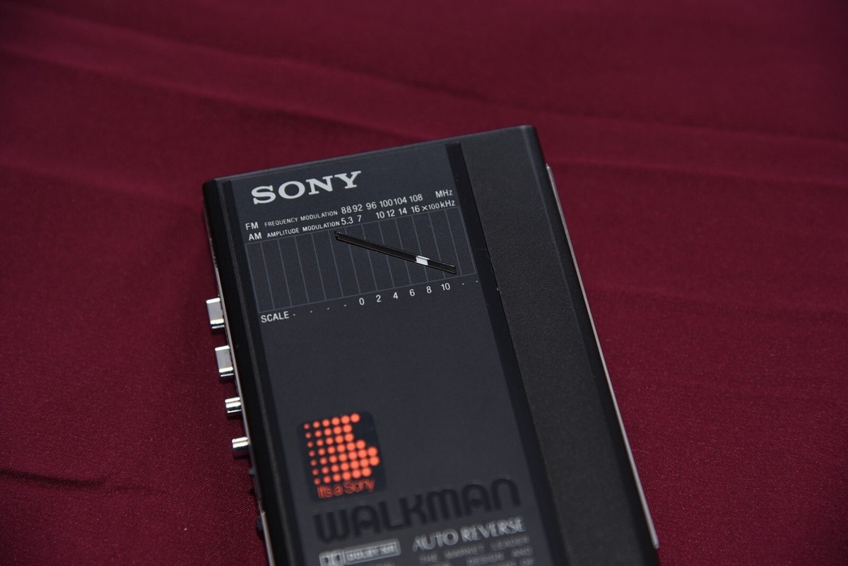 SONY WALKMAN FM/AM カセットウォークマン WM-F100Ⅲ Sony WM-F100 III Walkman FM/AM Radio Cassette Player New Belt