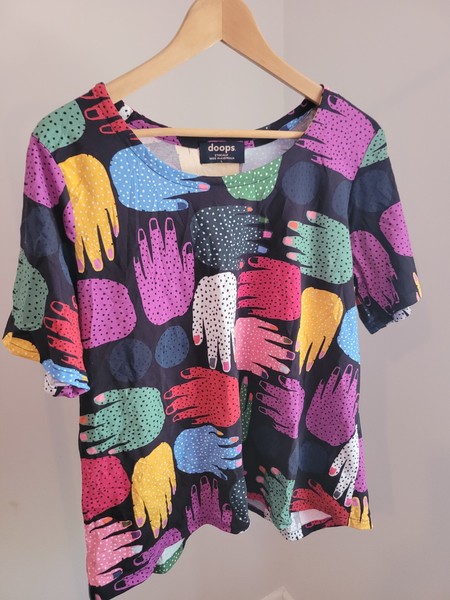 Doops Hand Tshirt Size Large