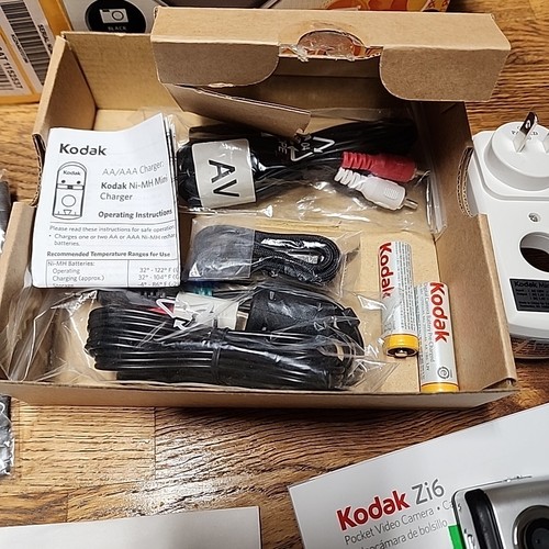 Kodak Zi6 Black Noir High Definition Pocket Digital Video Camera - Description - Picture 4 of 6