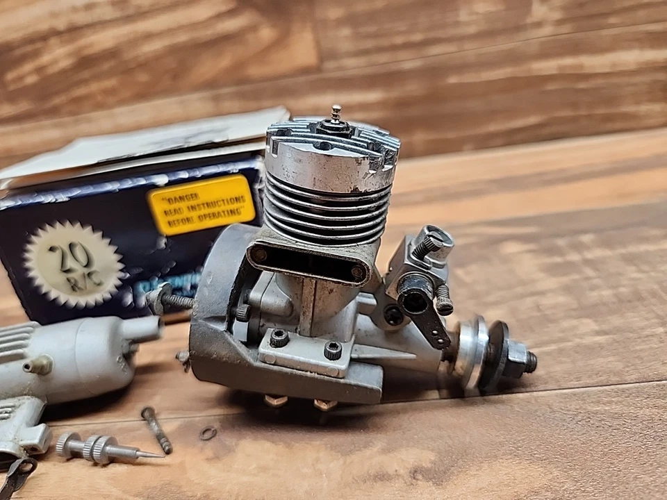 O.S. MAX 20R/C Cross Flow Vintage 2 stroke glow engine,  for R/C airplane f/s - Image 3 of 4